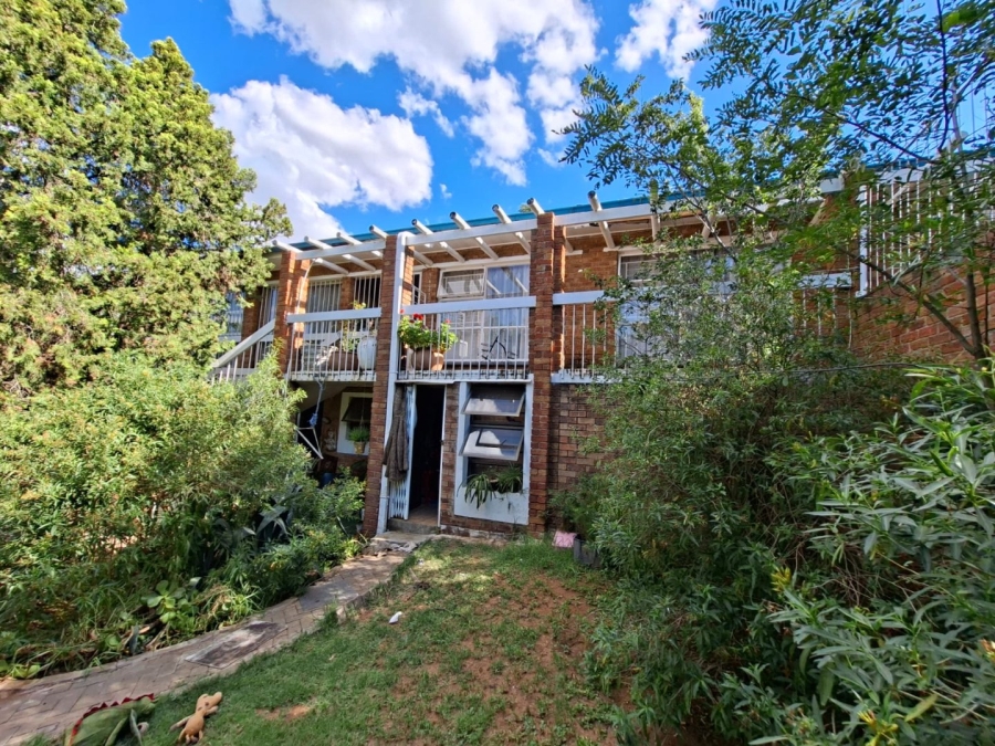 6 Bedroom Property for Sale in Heuwelsig Free State